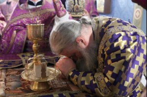 Крещальная литургия в Свято-Троицком соборе Саратова