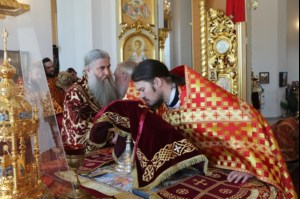 Божественная литургия в Свято-Троицком кафедральном соборе Вольска