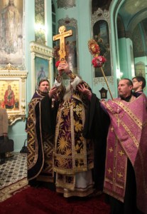 Всенощное бдение c Чином Воздвижения Креста в Духосошественском соборе города Саратова