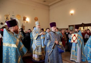Вечерня в соединении с Божественной литургией свт. Иоанна Златоуста в храме в честь Благовещения Пресвятой Богородицы г.Вольска