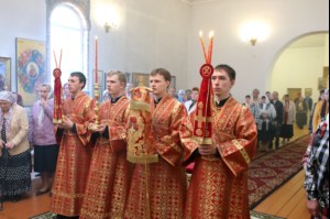 Божественная литургия в храме в честь Покрова Пресвятой Богородицы р.п. Новые Бурасы