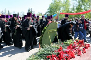 Митрополит Лонгин принял участие в торжественных мероприятиях в парке Победы на Соколовой горе