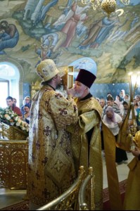 Епископ Пахомий совершил Божественную литургию в Свято-Троицком кафедральном соборе Саратова