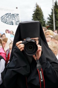 В канун празднования Собора Саратовских святых совершена панихида по убиенным в годы гонений на Воскресенском кладбище Саратова