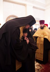 Сретенский монастырь г. Москвы передал Свято-Никольской обители Саратовской митрополии частицу мощей святителя Николая Чудотворца