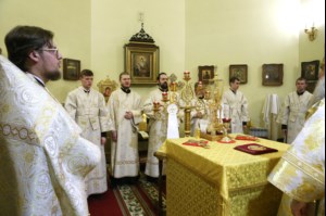 Божественная литургия на Архиерейском подворье — храме во имя преподобного Серафима Саровского г.Саратова