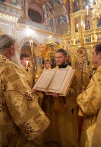 Всенощное бдение в Свято-Троицком кафедральном соборе города Саратова