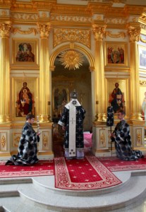 Литургия Преждеосвященных Даров на Архиерейском подворье — храме во имя святого апостола и евангелиста Иоанна Богослова при Саратовской православной духовной семинарии