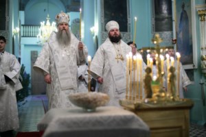Заупокойная Литургия и панихида в Духосошественском кафедральном соборе Саратова