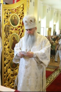 Божественная литургия и панихида на Архиерейском подворье – храме во имя преподобного Серафима Саровского г.Саратова