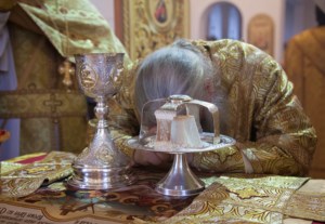 Божественная литургия в храме во имя святых первоверховных апостолов Петра и Павла г.Красноармейска