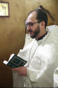 Божественная литургия и панихида в храме во имя святителя и чудотворца Николая на Елшанском кладбище г. Саратова
