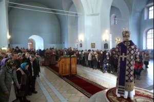 Божественная литургия в храме в честь Покрова Пресвятой Богородицы г.Петровска
