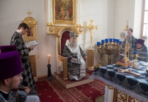 Литургия Преждеосвященных Даров, малое повечерие, утреня и первый час на Архиерейском подворье — храме во имя святых равноапостольных Кирилла и Мефодия при СГУ