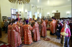 Всенощное бдение на Архиерейском подворье — храме во имя преподобного Серафима Саровского г.Саратова
