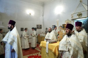 Божественная литургия в храме в честь Покрова Пресвятой Богородицы р.п. Новые Бурасы