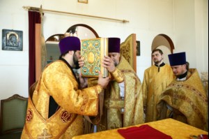 Божественная литургия в храме святых первоверховных апостолов Петра и Павла г. Красноармейска