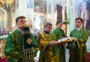 Божественная литургия в храме в честь Покрова Пресвятой Богородицы г.Саратова