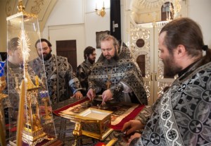 Литургия Преждеосвященных Даров на Архиерейском подворье — храме во имя святого апостола и евангелиста Иоанна Богослова при Саратовской православной духовной семинарии