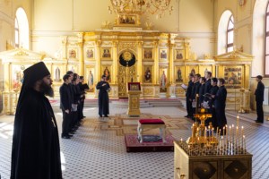 Уставное богослужение на Архиерейском подворье — в храме во имя святого апостола и евангелиста Иоанна Богослова при СПДС
