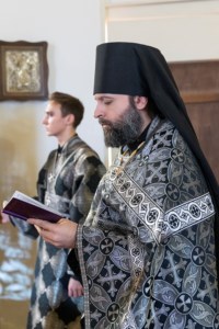Литургия Преждеосвященных Даров на Архиерейском подворье — в храме во имя святого апостола и евангелиста Иоанна Богослова при СПДС