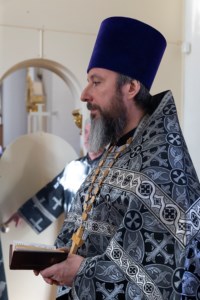 Литургия Преждеосвященных Даров, малое повечерие и утреня Великого Четвертка на Архиерейском подворье — в храме во имя святых равноапостольных Мефодия и Кирилла при СГУ