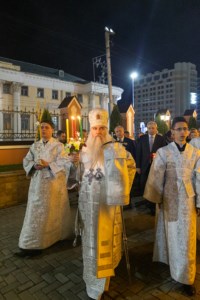 Митрополит Лонгин совершил пасхальное богослужение