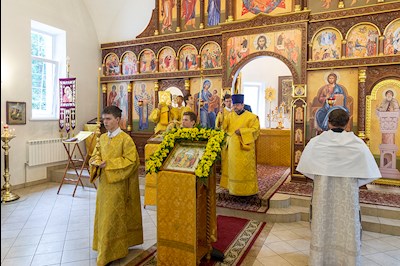 Божественная литургия в храме во имя святителя Николая Японского г. Саратова