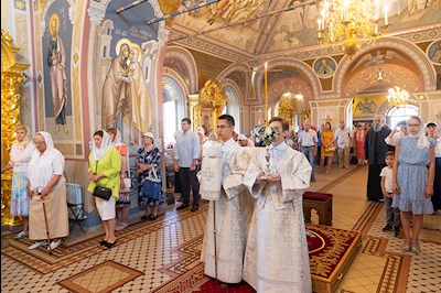 Божественная литургия в Свято-Троицком кафедральном соборе г. Саратова