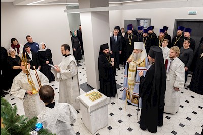 Митрополит Лонгин освятил здание Покровского епархиального управления