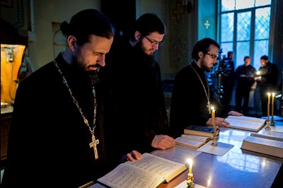 Великое повечерие с чтением канона преподобного Андрея Критского в Покровском храме г. Саратова