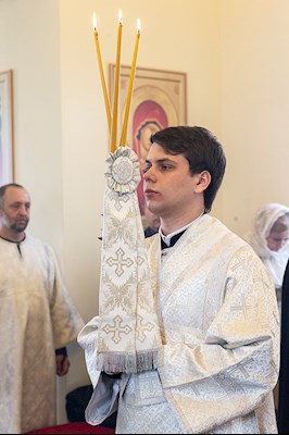 Божественная литургия в храме во имя святого праведного Лазаря Четверодневного на Новоелшанском кладбище г. Саратова