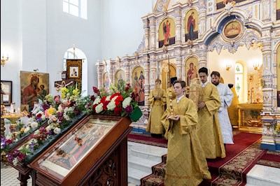 Божественная литургия в храме во имя святых первоверховных апостолов Петра и Павла г. Аткарска