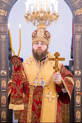 Митрополит Игнатий совершил Божественную литургию в Петропавловском храме Саратова
