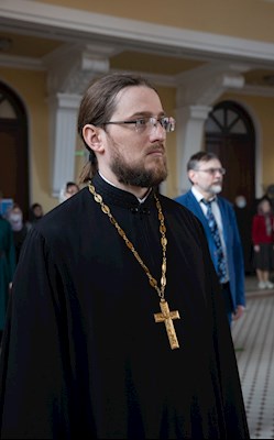 Митрополит Игнатий совершил вечернюю Литургию Преждеосвященных Даров в храме во имя святого апостола и евангелиста Иоанна Богослова при Саратовской православной духовной семинарии
