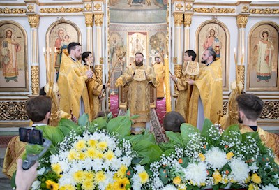 Митрополит Игнатий совершил Божественную литургию в храме Всех святых, в земле Русской просиявших, г. Саратова