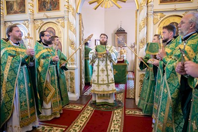 Митрополит Игнатий совершил Божественную литургию в храме преподобного Серафима Саровского г. Саратова