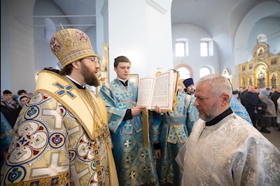 Митрополит Игнатий совершил Божественную литургию в Покровском храме г. Петровска