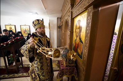 Митрополит Игнатий совершил Великое освящение Крестовоздвиженского подворья Свято-Алексиевского женского монастыря г. Саратова и Божественную литургию в новоосвященном храме