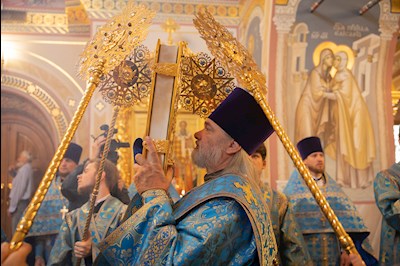 Митрополит Игнатий совершил Божественную литургию в Свято-Троицком кафедральном соборе Саратова