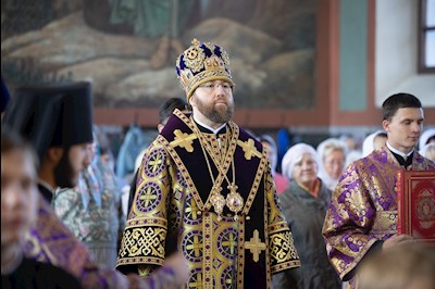 Митрополит Игнатий совершил Божественную литургию в Крестовоздвиженском храме г. Хвалынска