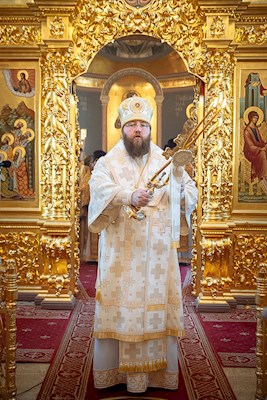 Митрополит Игнатий совершил Божественную литургию в Свято-Троицком кафедральном соборе Саратова