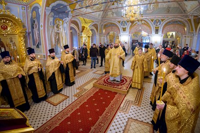 Митрополит Игнатий совершил всенощное бдение в Свято-Троицком кафедральном соборе г. Саратова