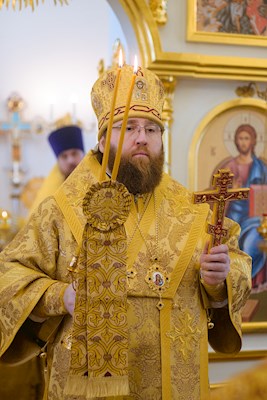 Митрополит Игнатий совершил Божественную литургию в Трехсвятительском храме г. Саратова