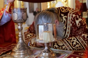 Божественная литургия в Свято-Троицком кафедральном соборе Вольска