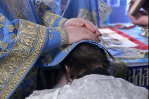 Божественная литургия в Свято-Троицком соборе Саратова