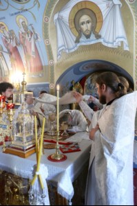 Крещальная литургия в Свято-Троицком соборе Саратова