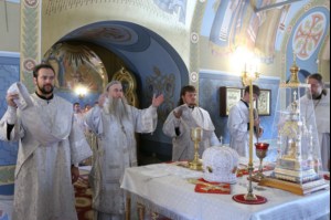 Крещальная литургия в Свято-Троицком соборе Саратова
