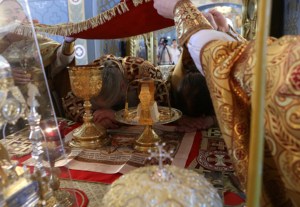 Божественная литургия в Свято-Троицком соборе Саратова