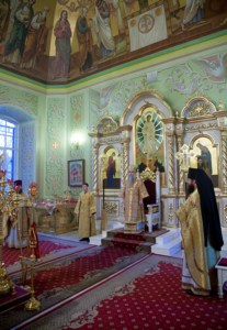 Божественная литургия в храме в честь Покрова Пресвятой Богородицы г. Саратова